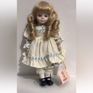 Vintage Kingsgate the Dollcrafter Porcelain Doll Teresa Hand Painted 14" Tall.